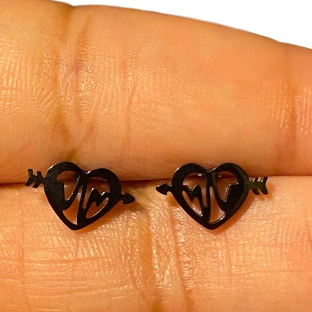 Heart with arrow stainless steel stud earrings